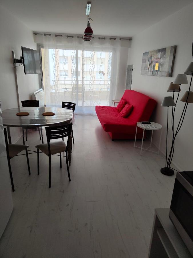 Appartement 2 Pieces Avec Une Grande Terrasse, 3 Etoiles, Wifi, Box Pour Vehicule Et Velos Les Sables-dʼOlonne Dış mekan fotoğraf