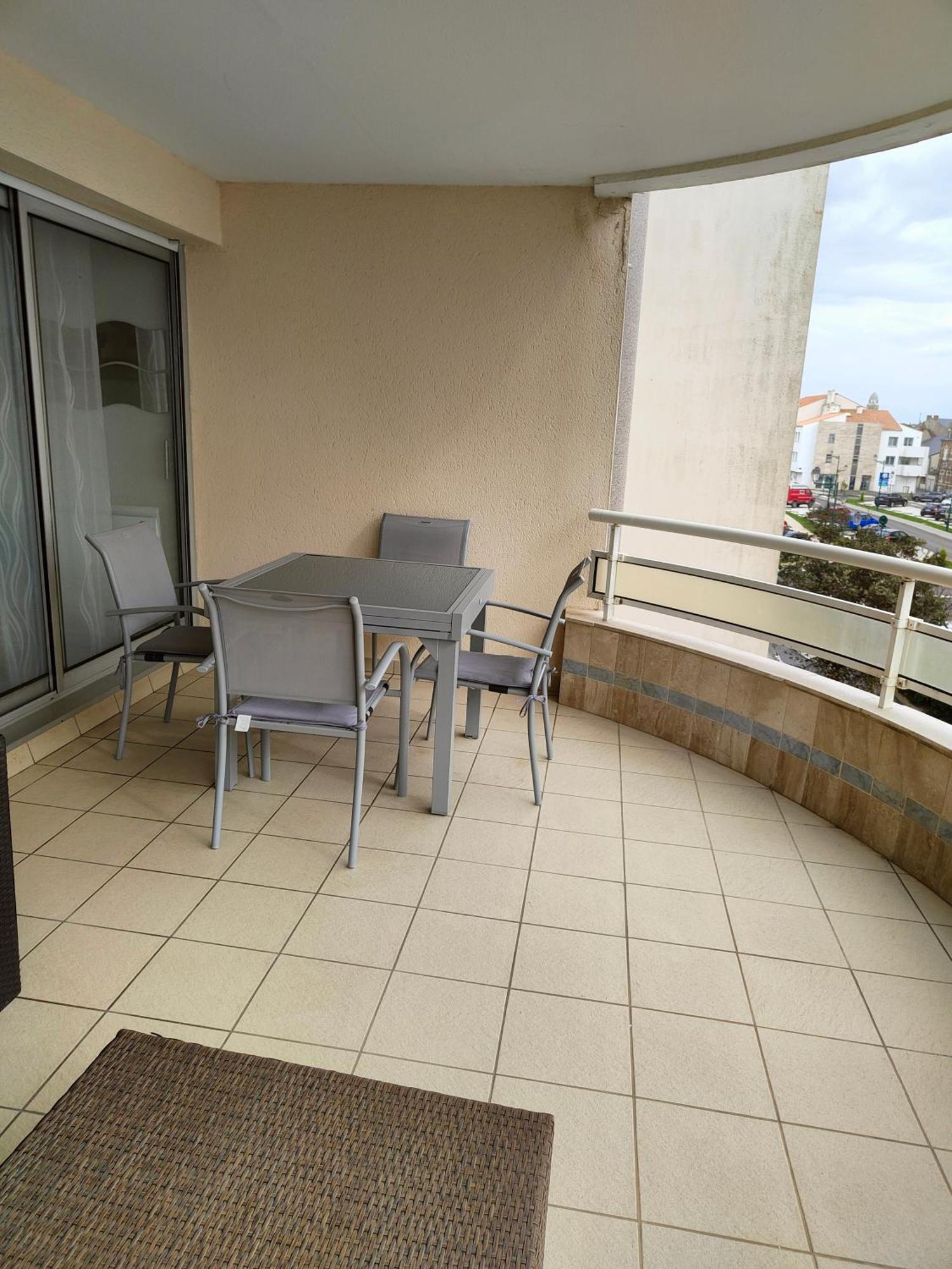 Appartement 2 Pieces Avec Une Grande Terrasse, 3 Etoiles, Wifi, Box Pour Vehicule Et Velos Les Sables-dʼOlonne Dış mekan fotoğraf